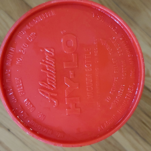 Aladdin's vintage Hy-lo vacuum bottle - Picture 4 of 4